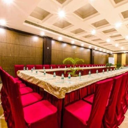 Hotel Atithi Гувахати Екстериор снимка