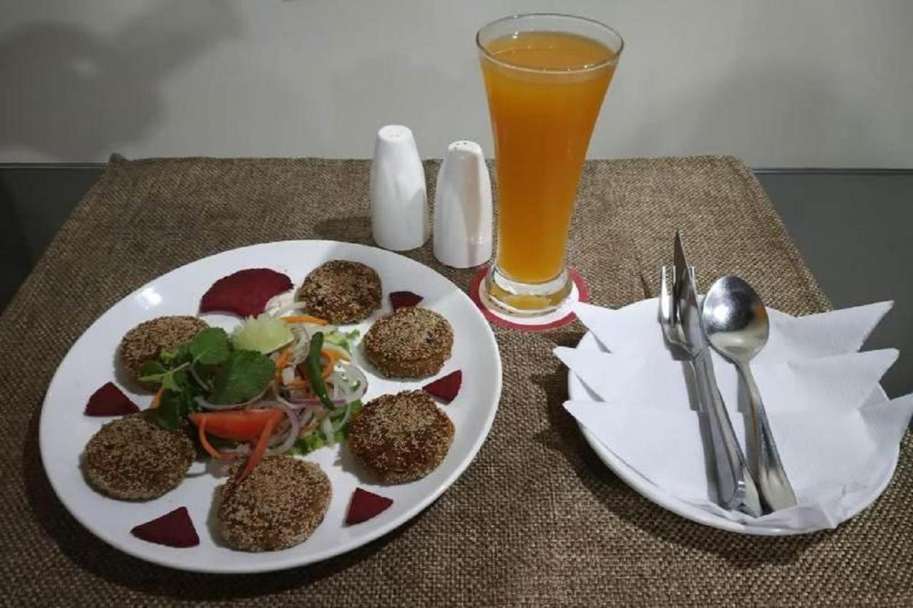 Hotel Atithi Гувахати Екстериор снимка