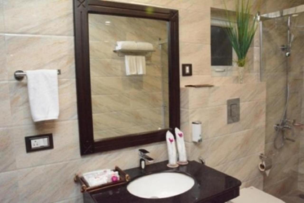 Hotel Atithi Гувахати Екстериор снимка