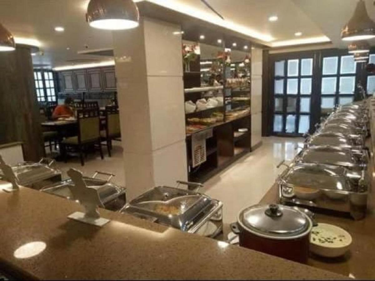 Hotel Atithi Гувахати Екстериор снимка