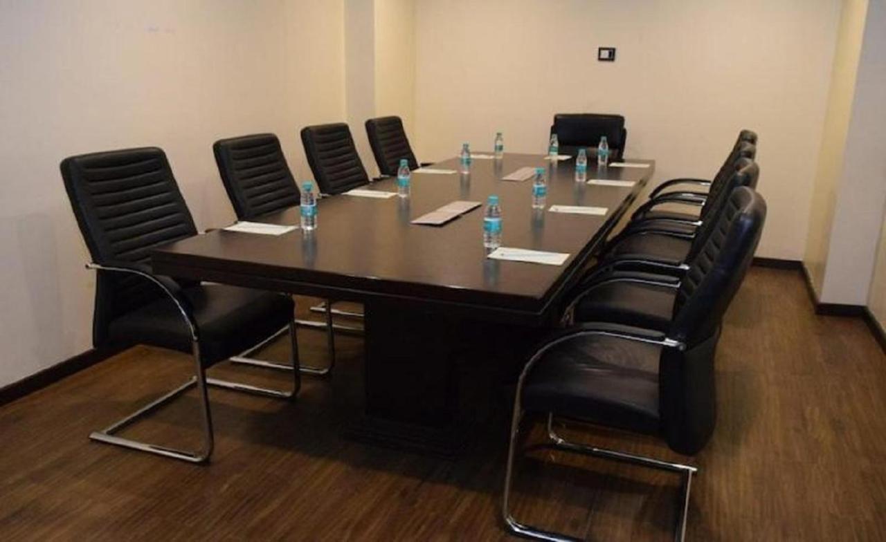 Hotel Atithi Гувахати Екстериор снимка