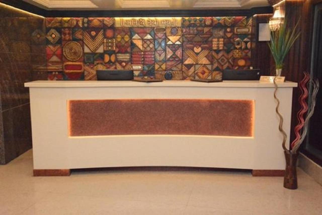 Hotel Atithi Гувахати Екстериор снимка