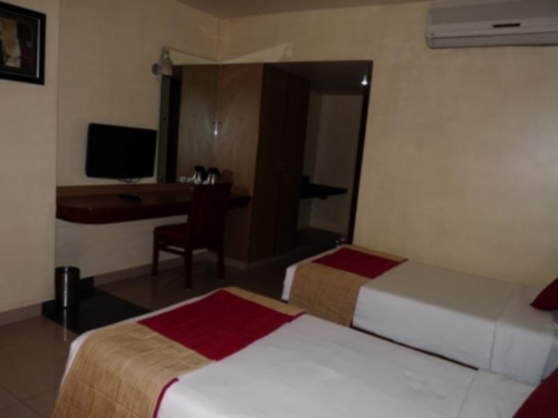 Hotel Atithi Гувахати Екстериор снимка