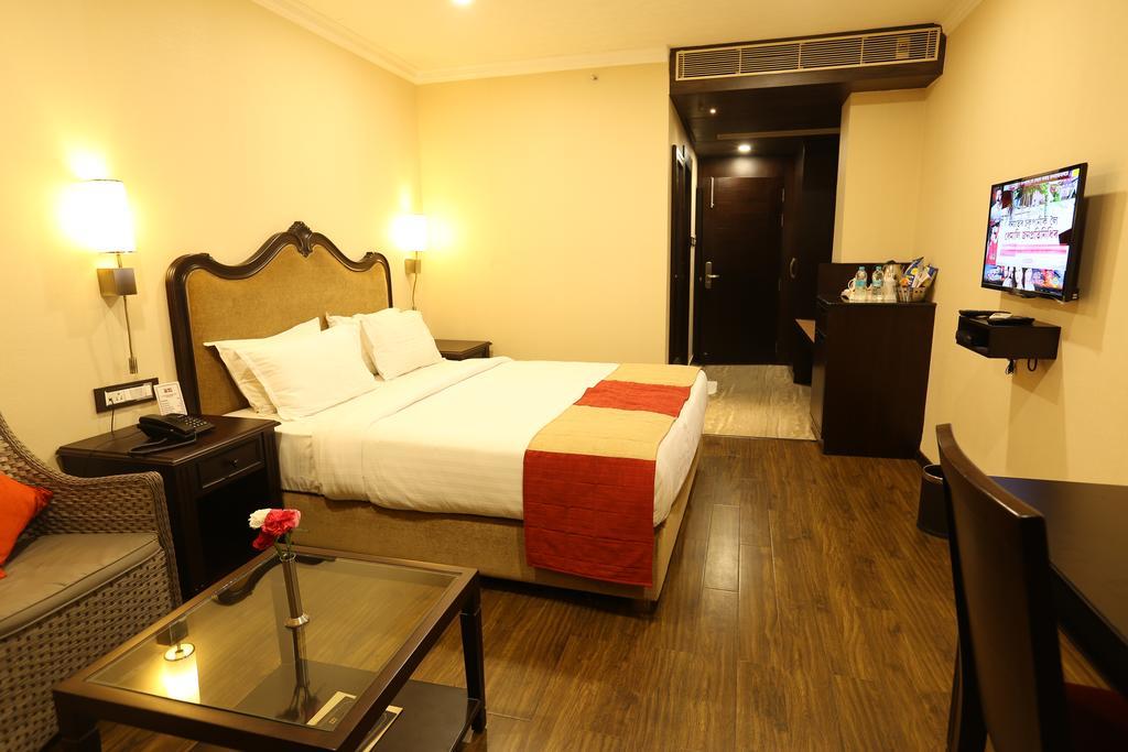 Hotel Atithi Гувахати Екстериор снимка