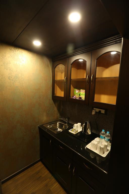 Hotel Atithi Гувахати Екстериор снимка