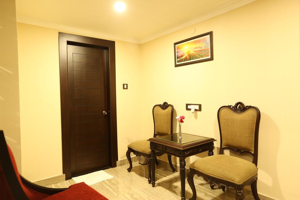 Hotel Atithi Гувахати Екстериор снимка