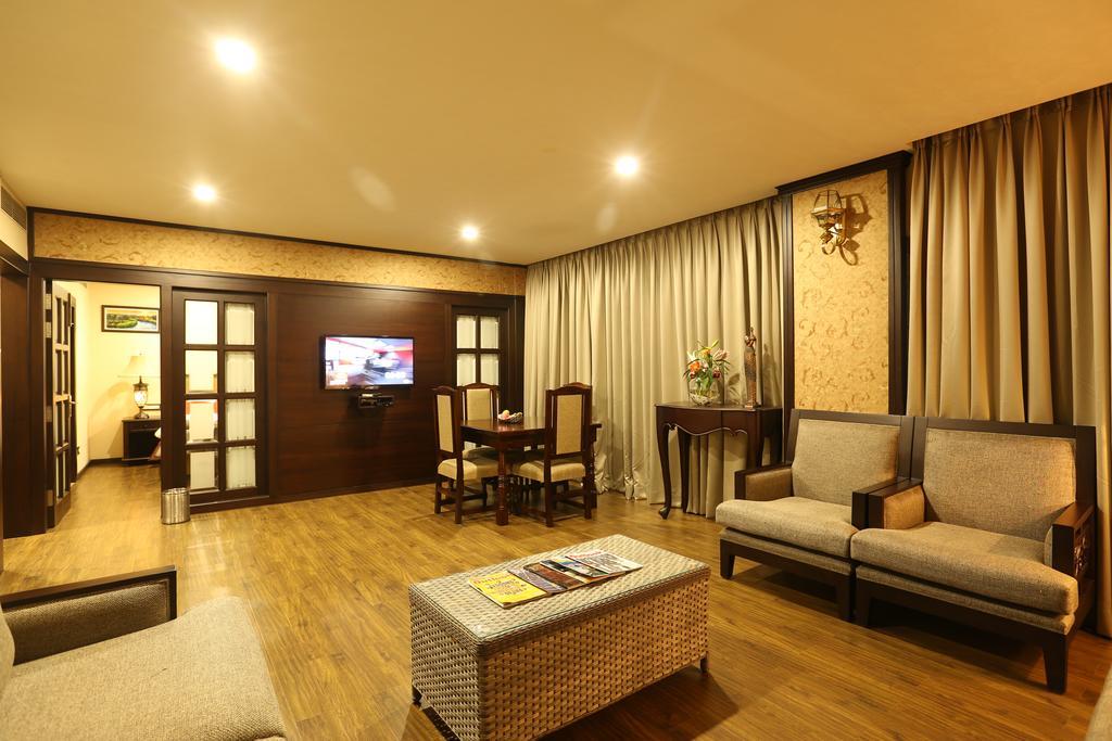 Hotel Atithi Гувахати Екстериор снимка