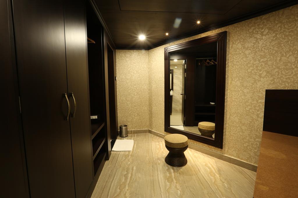 Hotel Atithi Гувахати Екстериор снимка