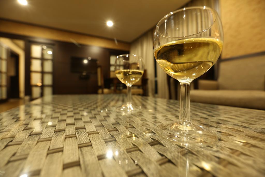 Hotel Atithi Гувахати Екстериор снимка