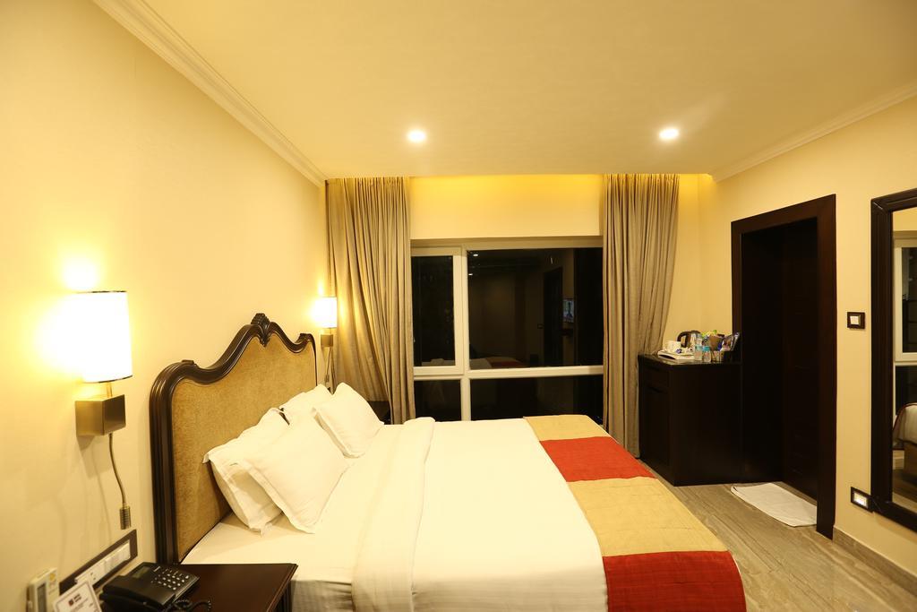 Hotel Atithi Гувахати Екстериор снимка