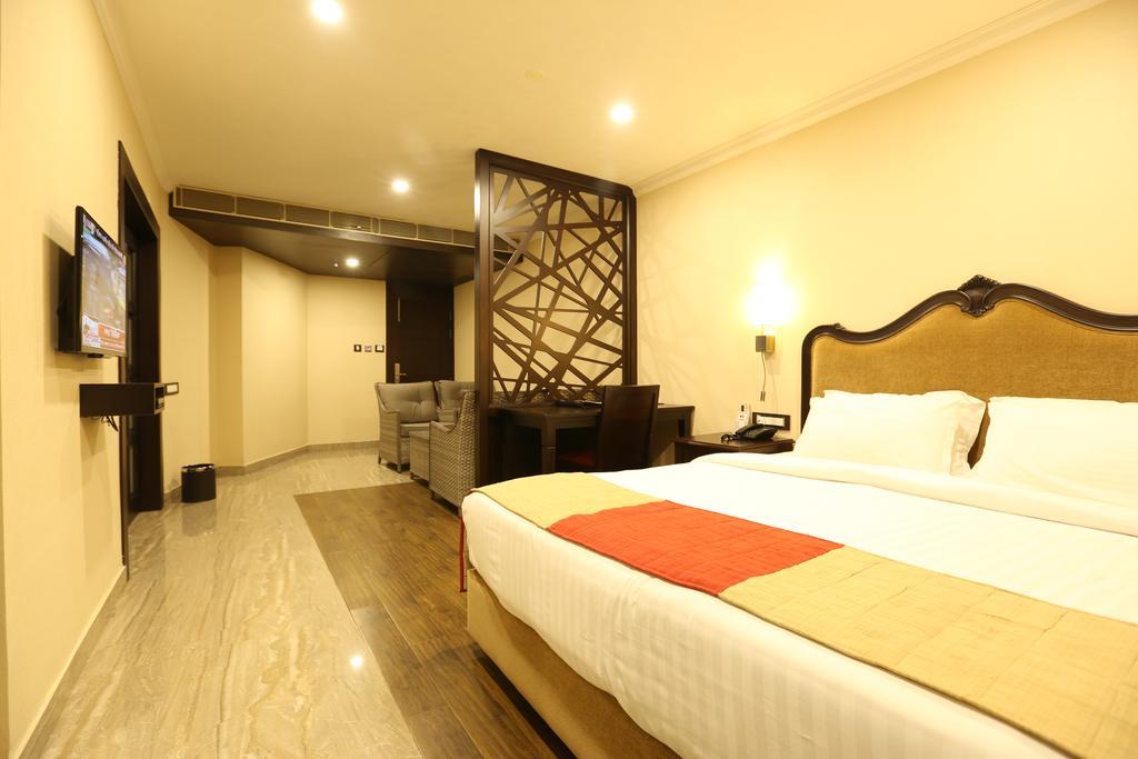 Hotel Atithi Гувахати Екстериор снимка