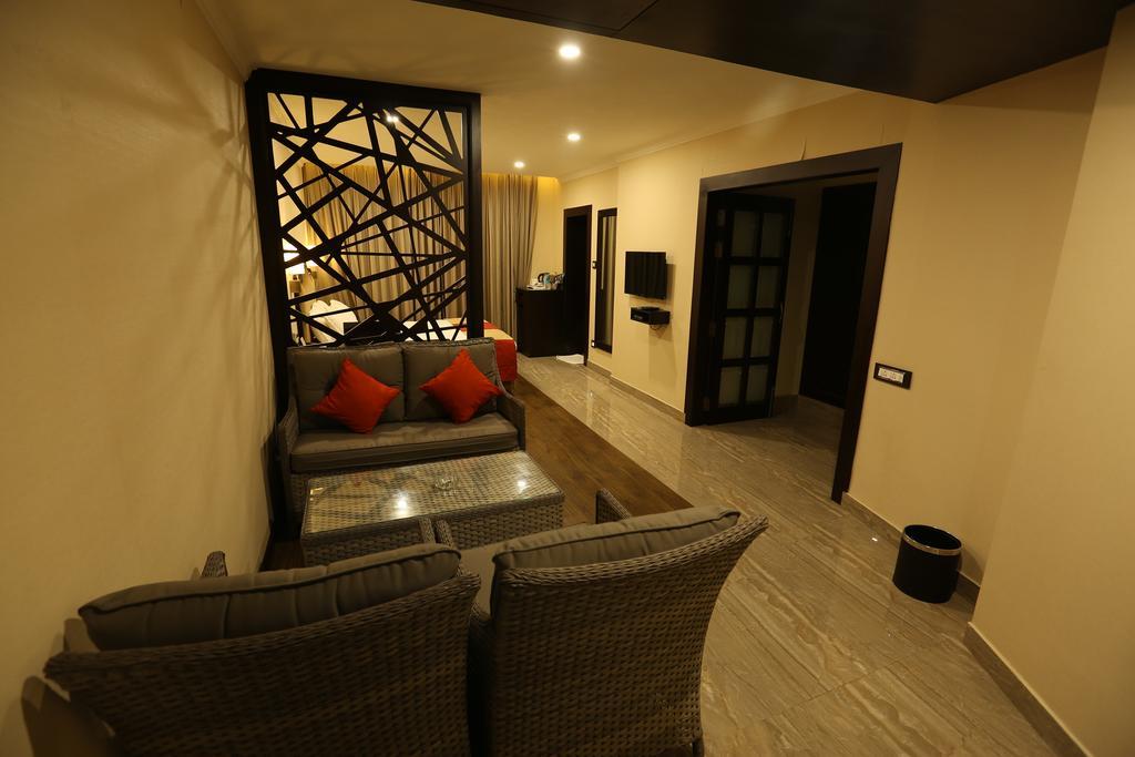 Hotel Atithi Гувахати Екстериор снимка